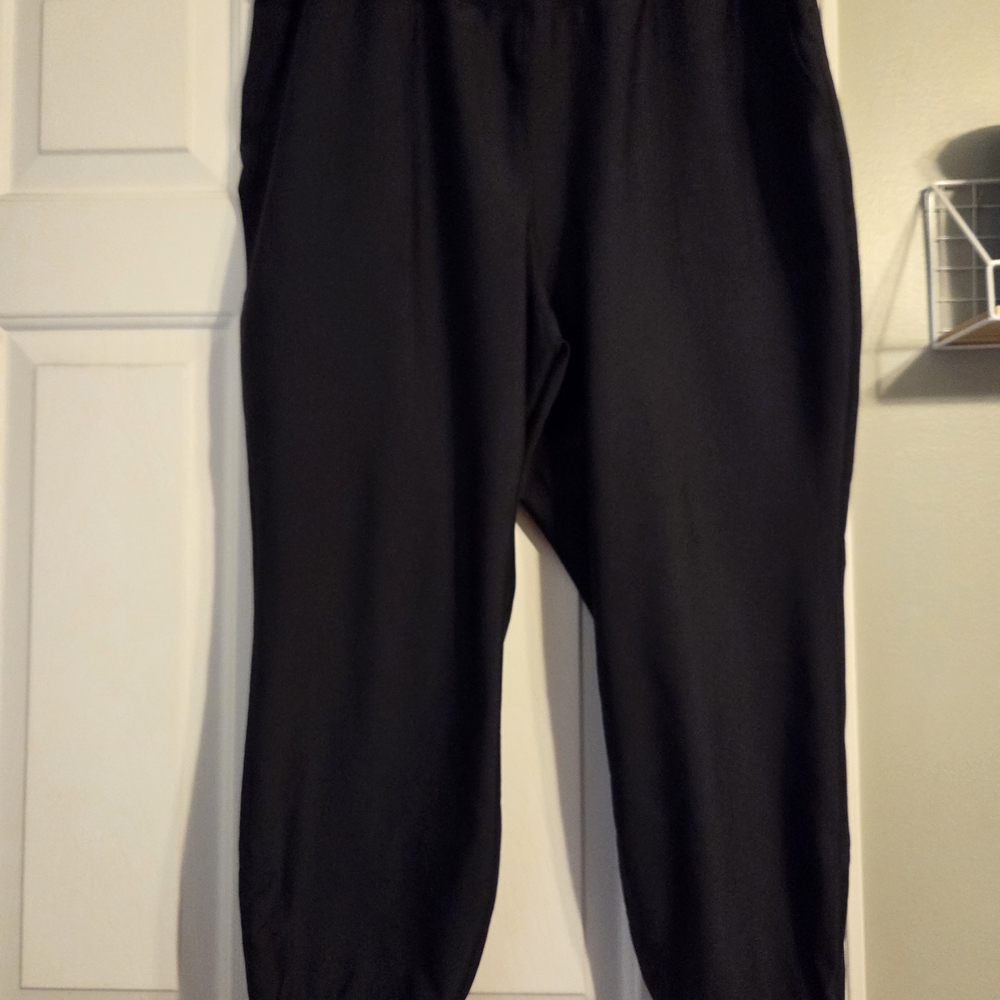 Old Navy Active High-Rise Jogger in Black